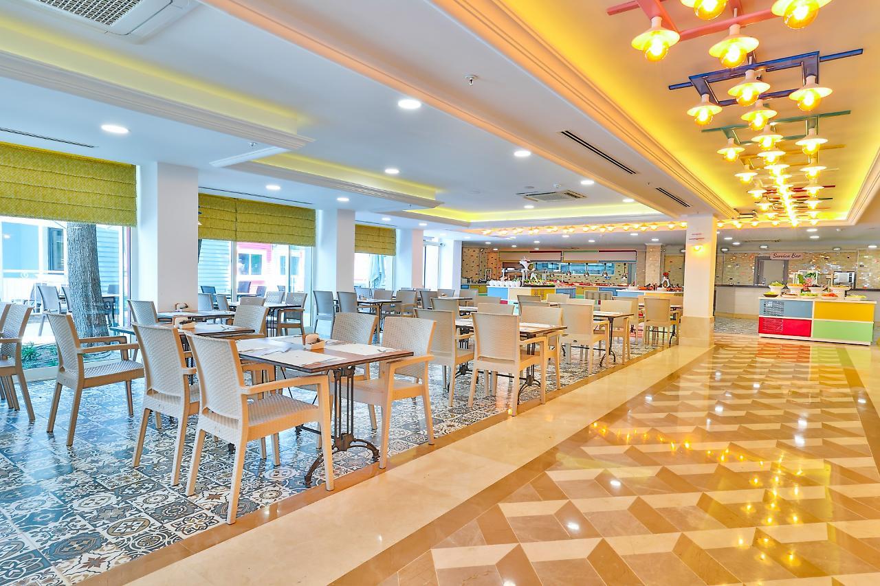 Crystal Club World Of Colours Hotel โบยาซเคนท์ ภายนอก รูปภาพ